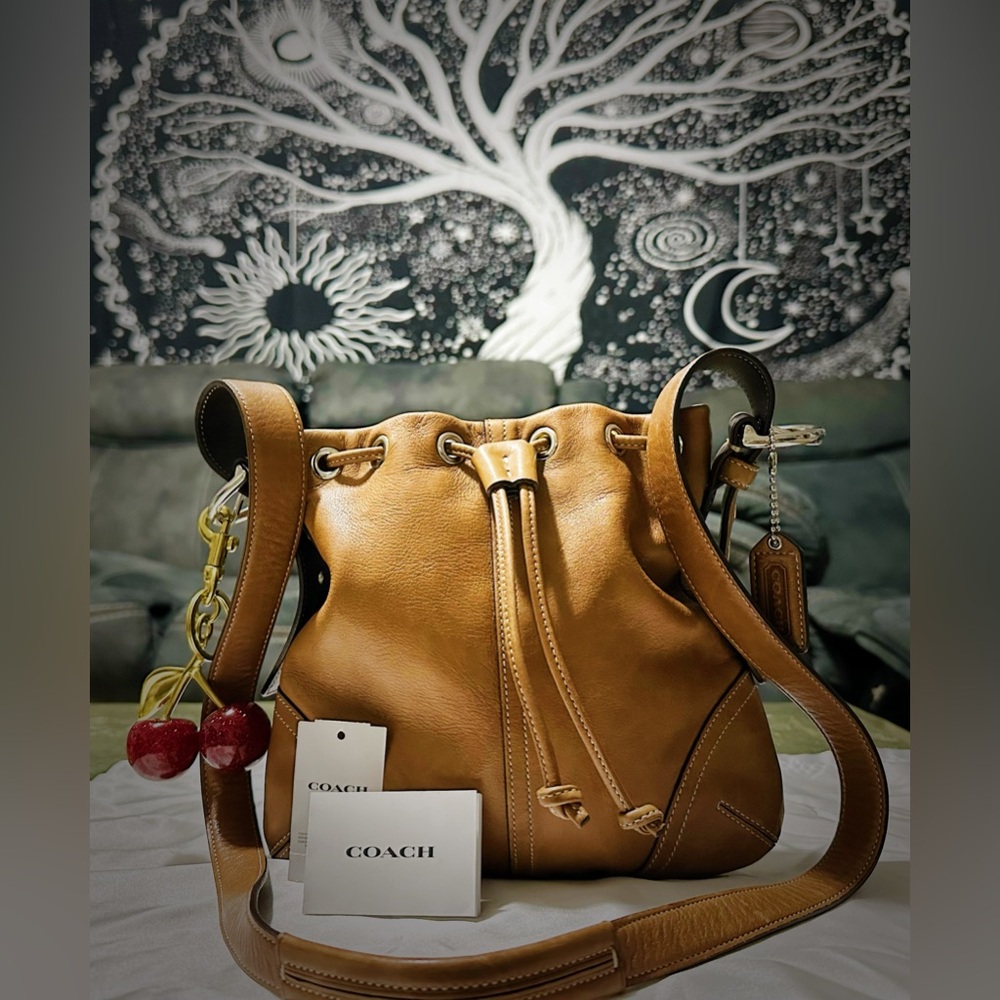 Vintage Coach soho shoulder Bag Tan Leather Drawstring Bag - Picture 8 of 16